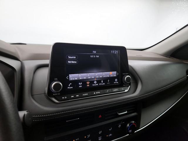 Photo of 2023 White Nissan Rogue