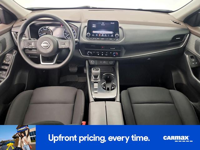 Photo of 2023 White Nissan Rogue