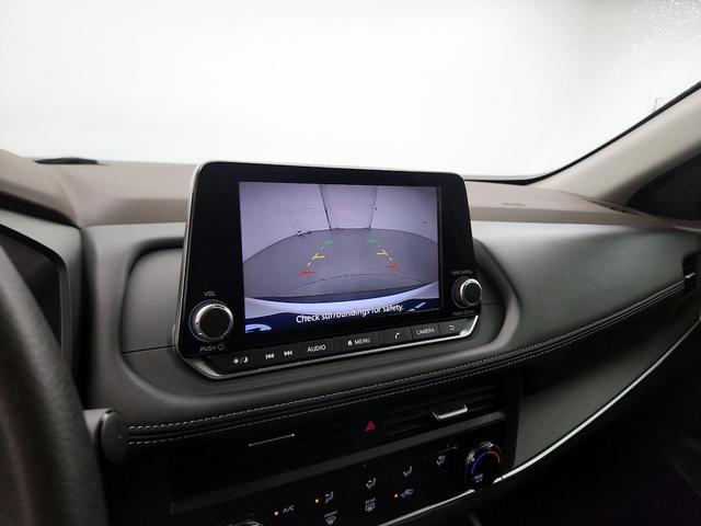 Photo of 2023 White Nissan Rogue