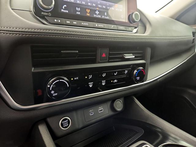 Photo of 2023 White Nissan Rogue
