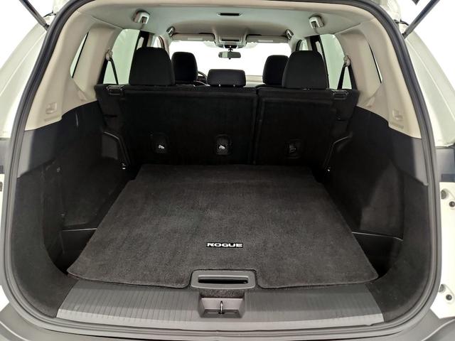 Photo of 2023 White Nissan Rogue