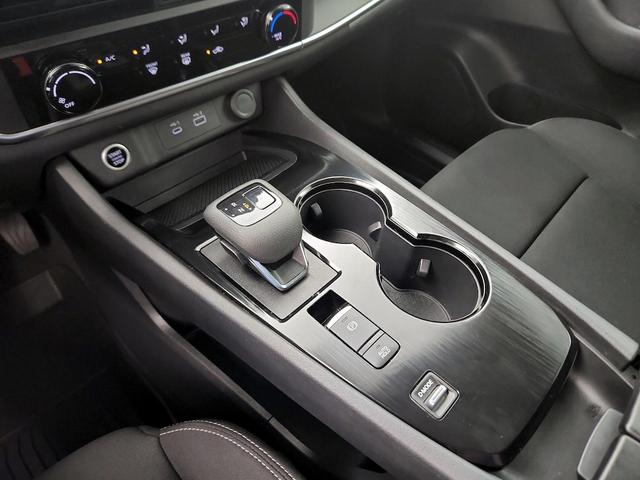 Photo of 2023 White Nissan Rogue