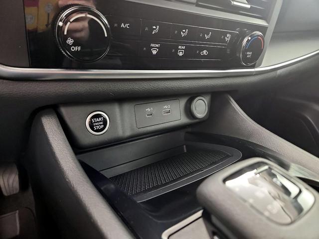 Photo of 2023 White Nissan Rogue