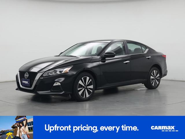 Photo of 2022 Black Nissan Altima