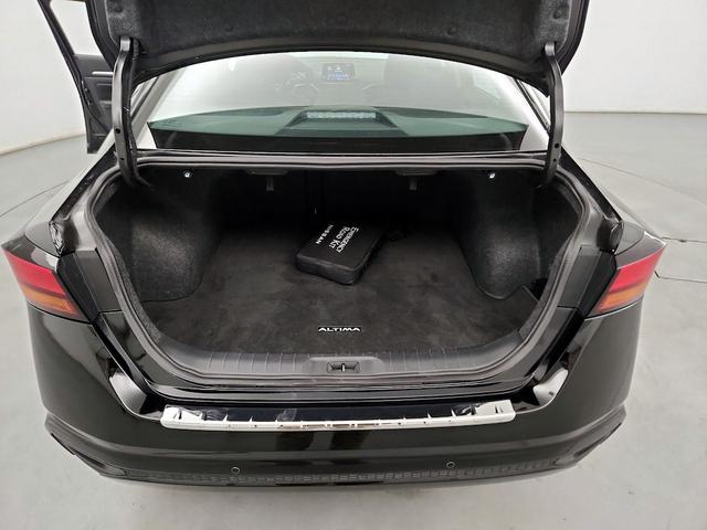 Photo of 2022 Black Nissan Altima