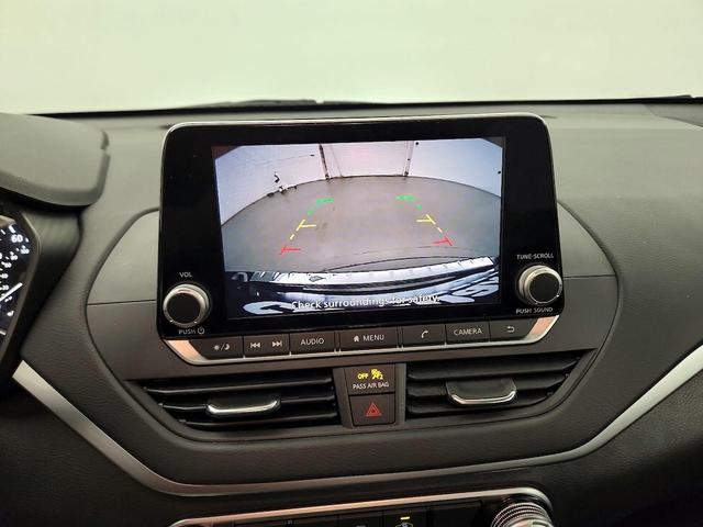 Photo of 2022 Black Nissan Altima