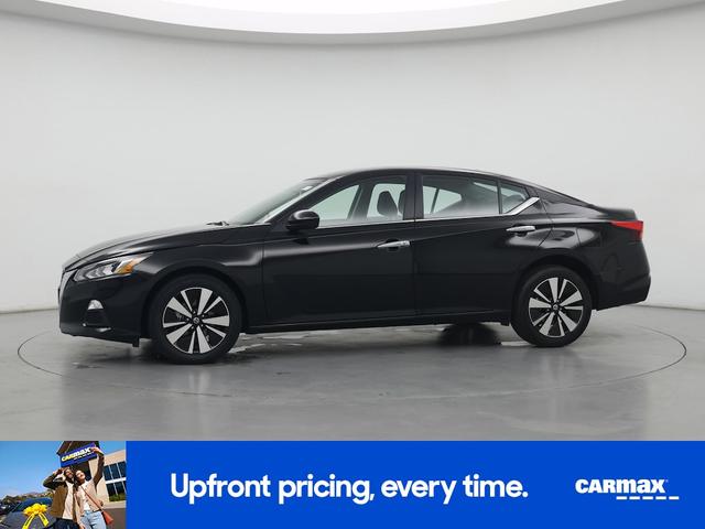 Photo of 2022 Black Nissan Altima