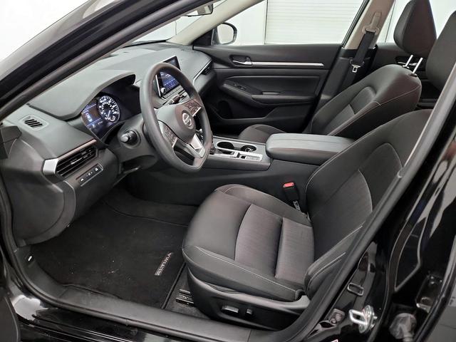 Photo of 2022 Black Nissan Altima