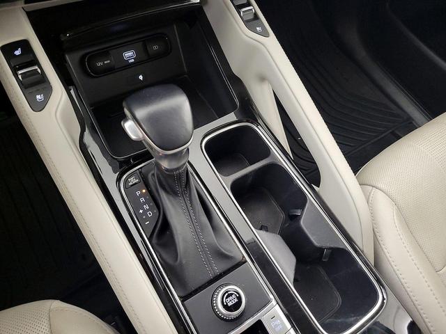 Photo of 2020 Black Kia Telluride