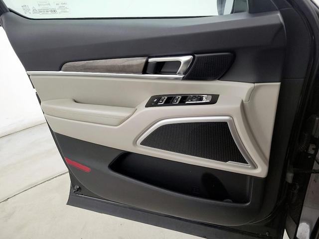 Photo of 2020 Black Kia Telluride