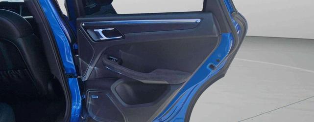 Photo of 2021 Blue Porsche Macan