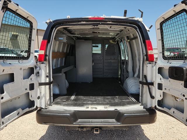 Photo of 2015 Summit White Chevrolet Express 2500