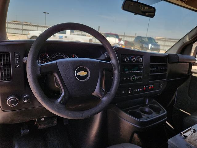 Photo of 2015 Summit White Chevrolet Express 2500