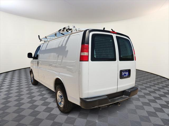 Photo of 2015 Summit White Chevrolet Express 2500