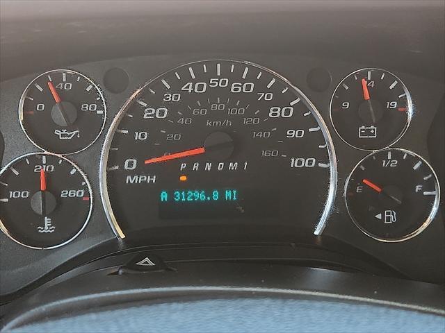 Photo of 2015 Summit White Chevrolet Express 2500