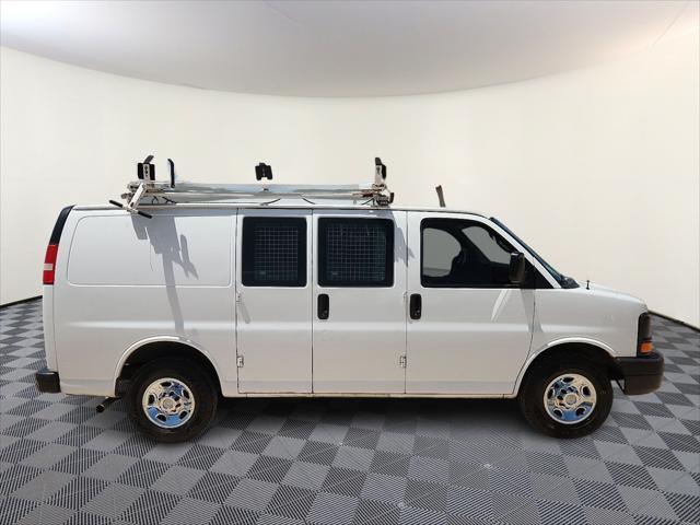 Photo of 2015 Summit White Chevrolet Express 2500
