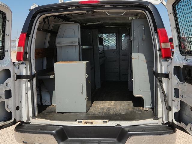 Photo of 2014 Summit White Chevrolet Express 2500