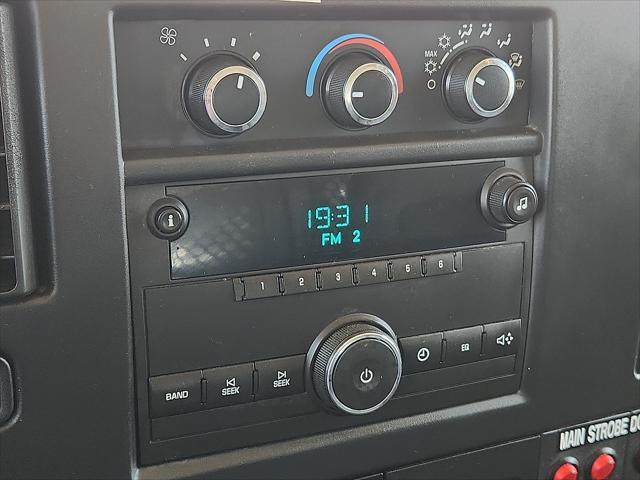 Photo of 2014 Summit White Chevrolet Express 2500