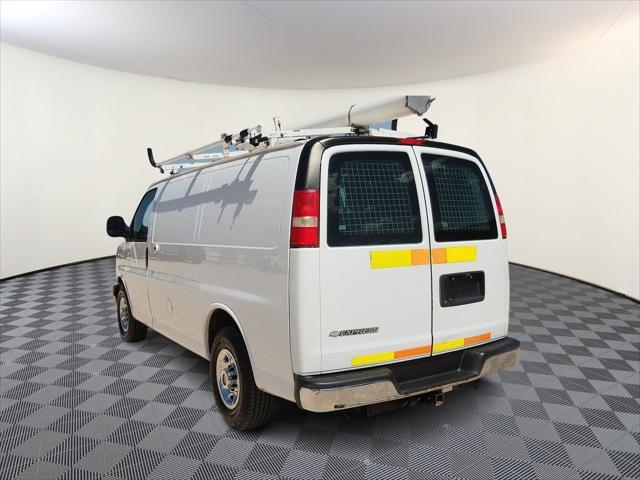 Photo of 2014 Summit White Chevrolet Express 2500