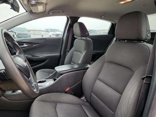 Photo of 2020 Silver Ice Metallic Chevrolet Malibu