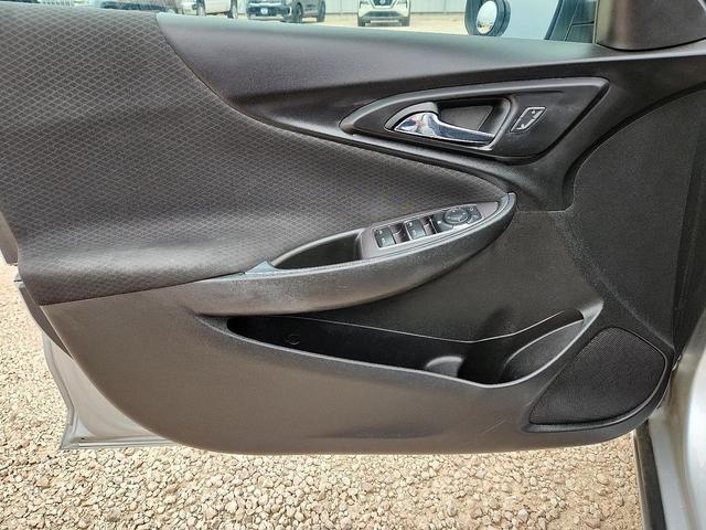 Photo of 2020 Silver Ice Metallic Chevrolet Malibu