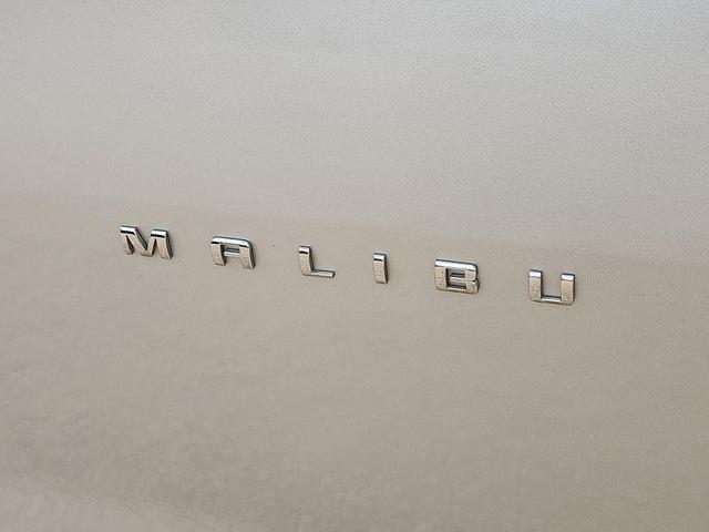Photo of 2020 Silver Ice Metallic Chevrolet Malibu