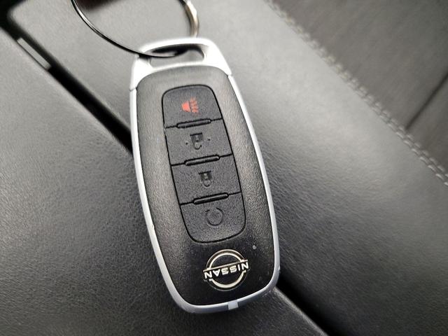 Photo of 2023 Silver Nissan Rogue