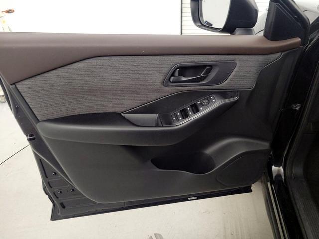 Photo of 2023 Black Nissan Rogue