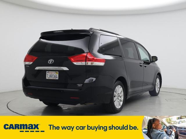 Photo of 2014 Black Toyota Sienna