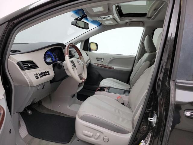 Photo of 2014 Black Toyota Sienna