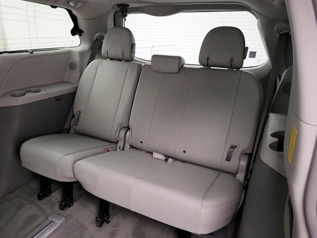 Photo of 2014 Black Toyota Sienna