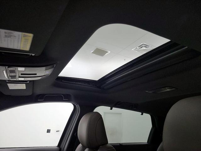 Photo of 2022 White Mazda CX-9