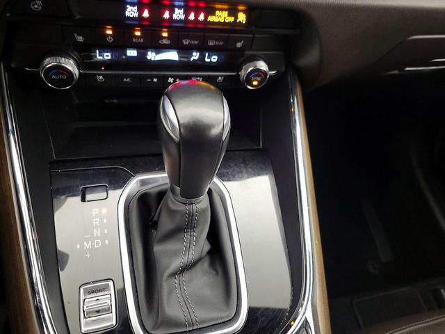 Photo of 2022 White Mazda CX-9