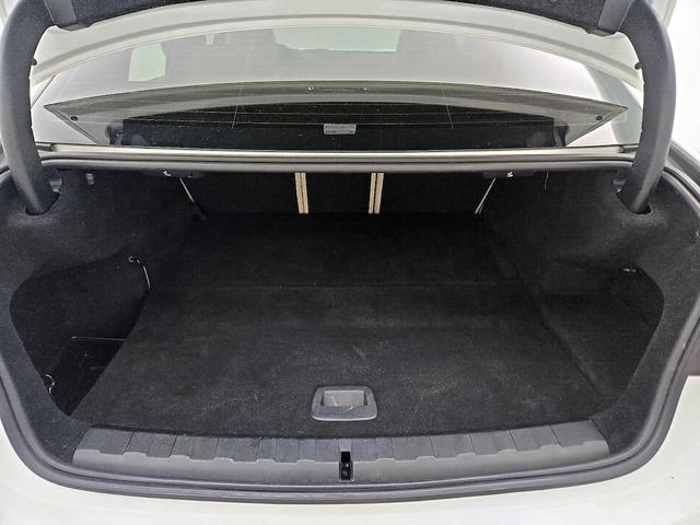Photo of 2021 White BMW 330e