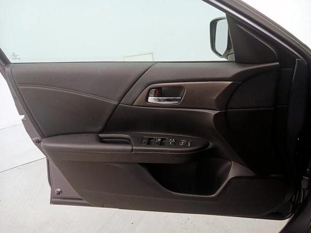 Photo of 2016 Gray Honda Accord