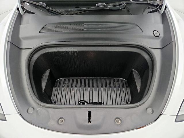 Photo of 2020 White Tesla Model Y