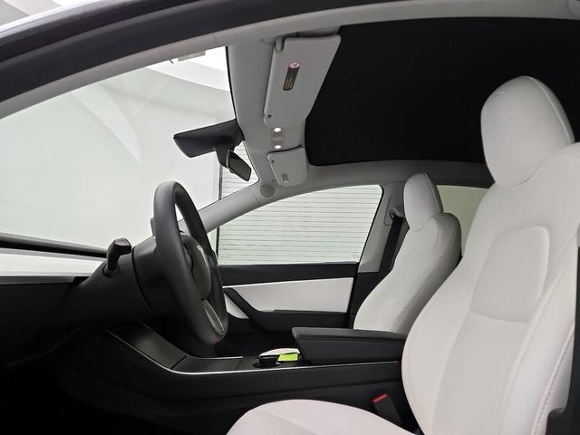 Photo of 2020 White Tesla Model Y
