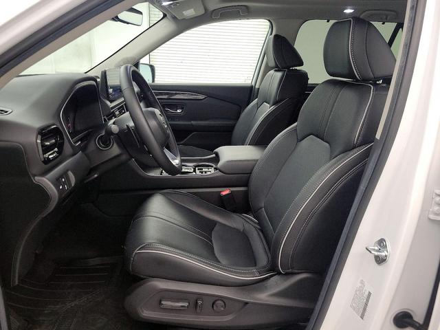 Photo of 2024 White Honda Pilot