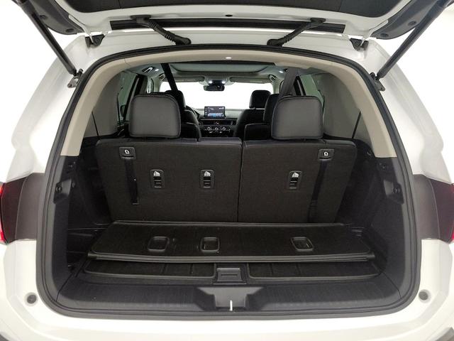 Photo of 2024 White Honda Pilot