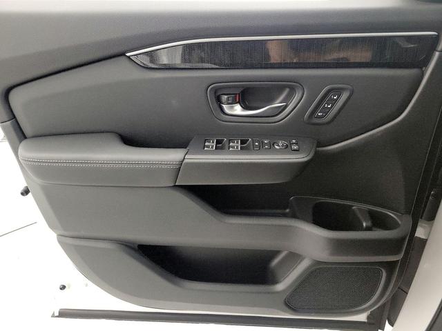 Photo of 2024 White Honda Pilot