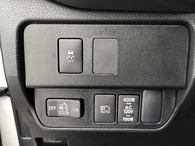 Photo of 2022 White Toyota Tacoma