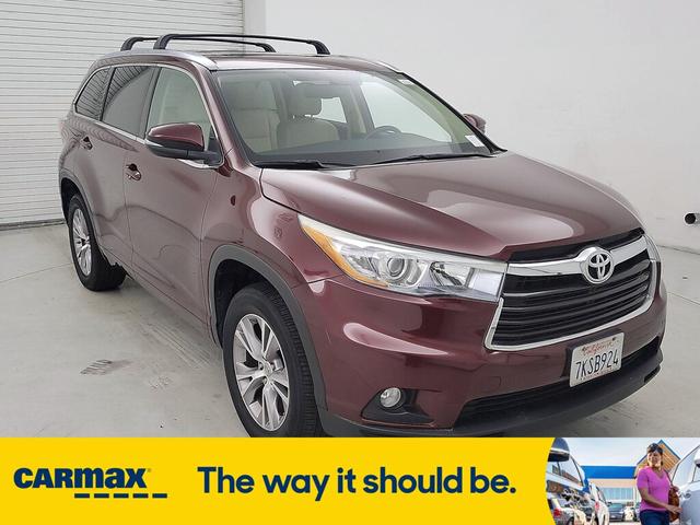 Photo of 2015 Burgundy Toyota Highlander