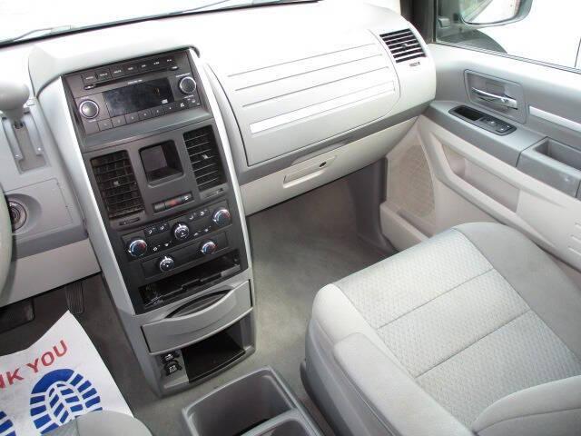 Photo of 2010 Off White Dodge Grand Caravan