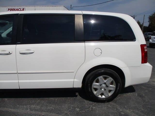 Photo of 2010 Off White Dodge Grand Caravan