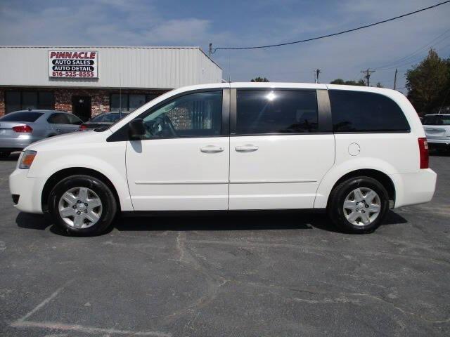 Photo of 2010 Off White Dodge Grand Caravan