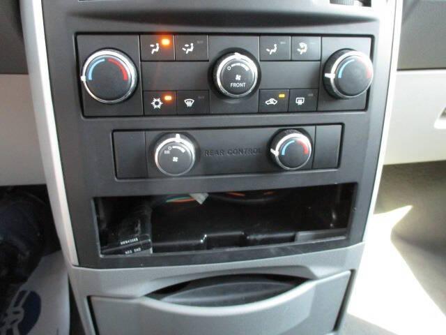 Photo of 2010 Off White Dodge Grand Caravan