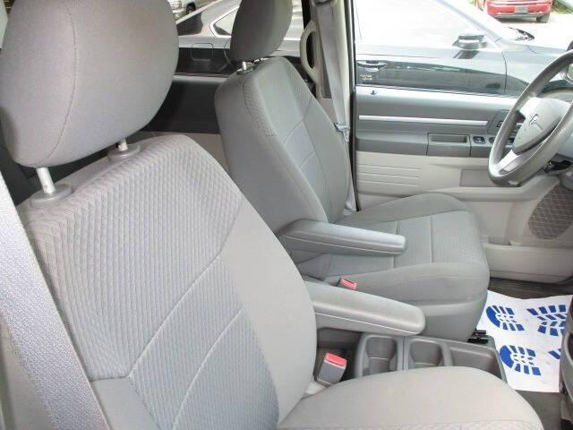 Photo of 2010 Off White Dodge Grand Caravan