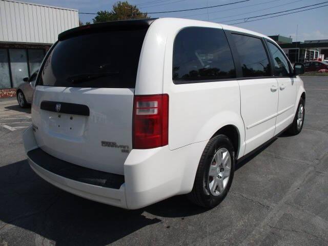 Photo of 2010 Off White Dodge Grand Caravan