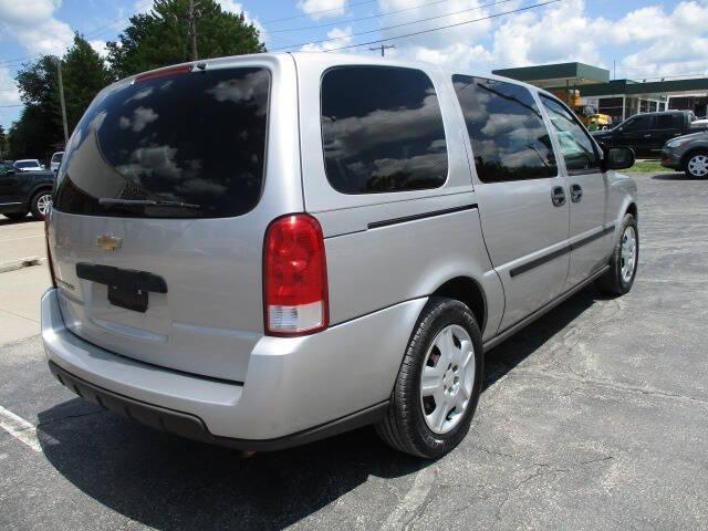 Photo of 2008 Slate Metallic Chevrolet Uplander