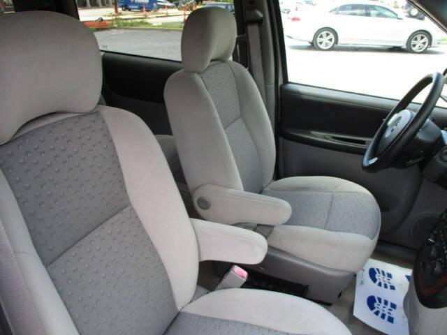 Photo of 2008 Slate Metallic Chevrolet Uplander